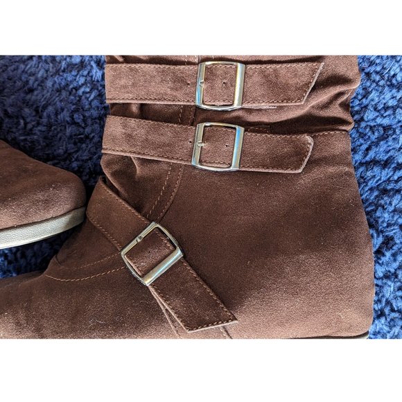 💜Chic Suede Knee-High Boots with Buckle Detail - Size 10 - Picture 3 of 10